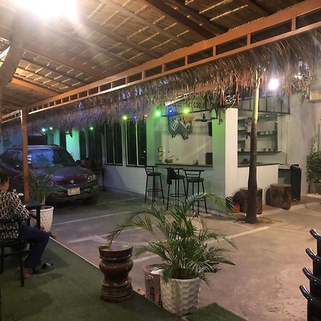 Blue Moon Guesthouse And Bar كامبوت المظهر الخارجي الصورة