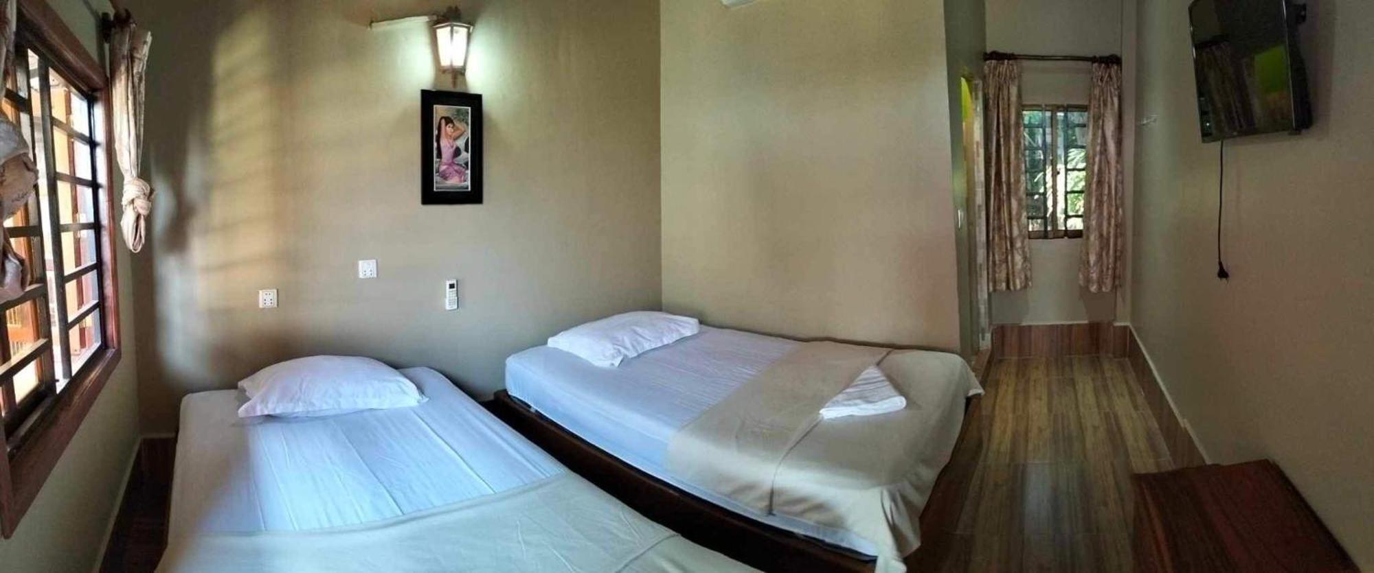 Blue Moon Guesthouse And Bar كامبوت المظهر الخارجي الصورة