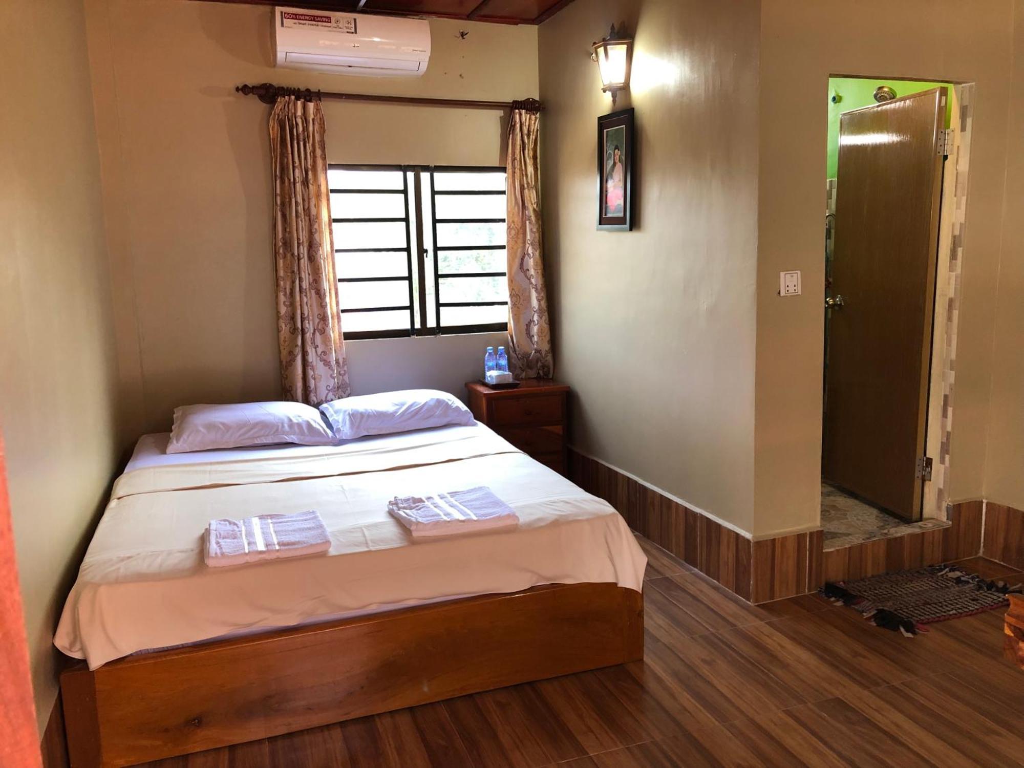 Blue Moon Guesthouse And Bar كامبوت المظهر الخارجي الصورة