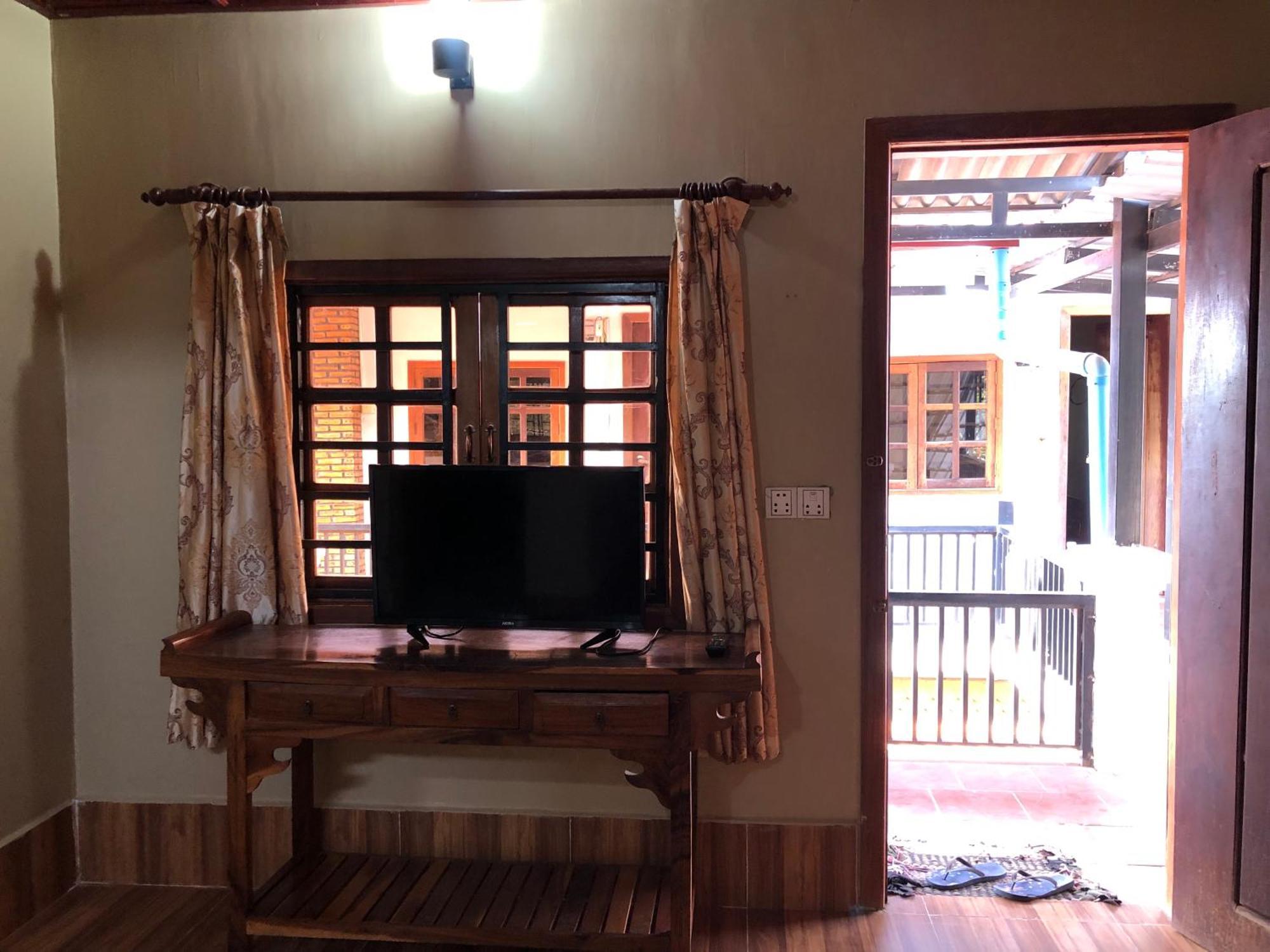 Blue Moon Guesthouse And Bar كامبوت المظهر الخارجي الصورة