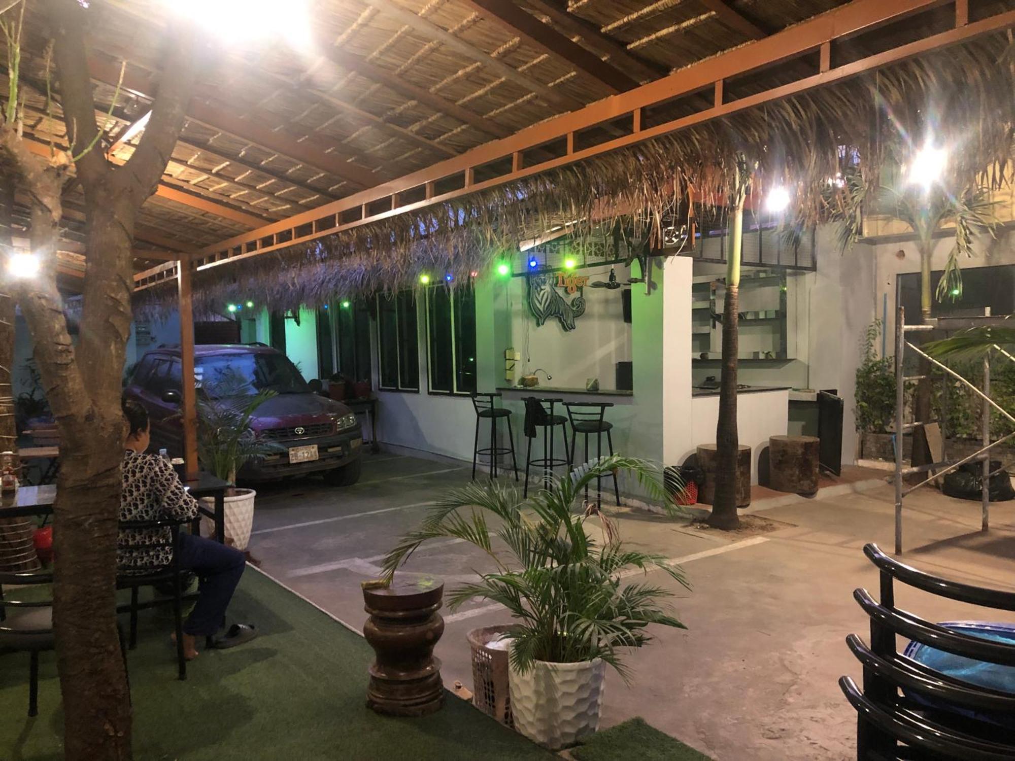 Blue Moon Guesthouse And Bar كامبوت المظهر الخارجي الصورة
